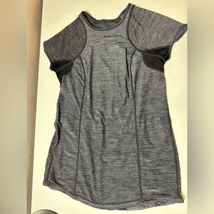 Lululemon top size 4